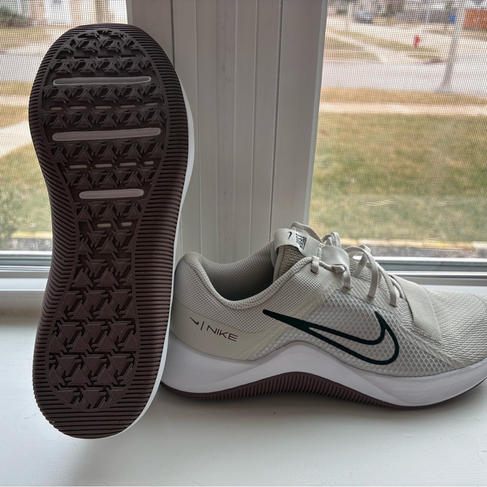 Nike Trainer Athletic Shoes - LIKE NEW